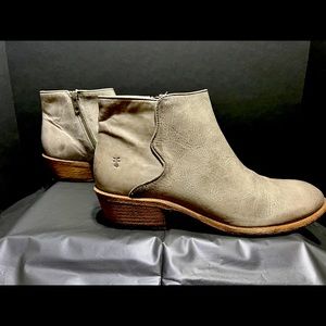 Frye Carson piping bootie
